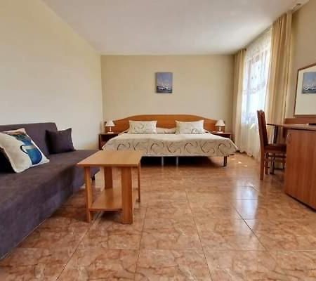 Family Hotel Selena Nesebar Luaran gambar