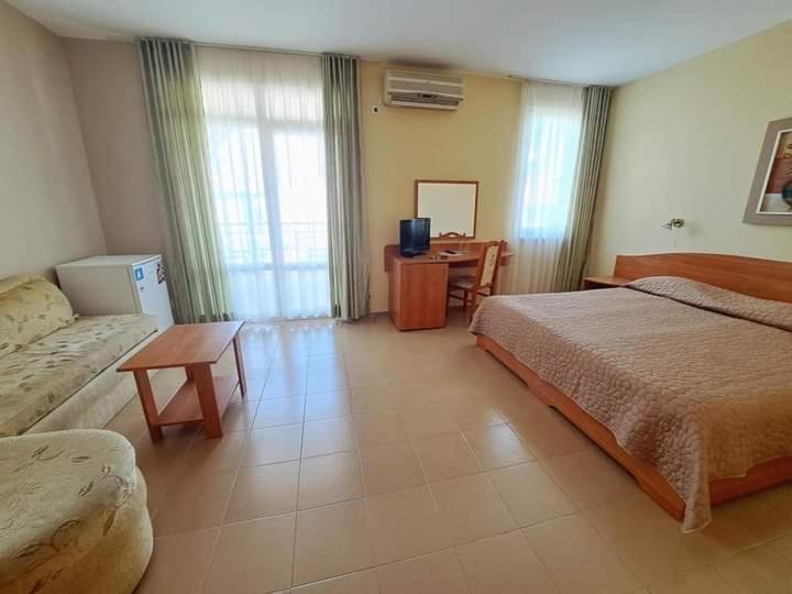 Family Hotel Selena Nesebar Luaran gambar
